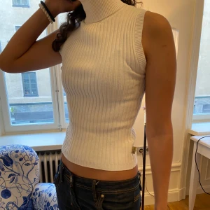 Stickad topp! - Snygg stickad vit topp, jättefint skick!😍