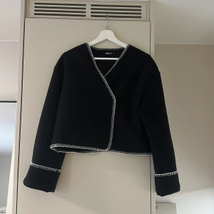 Jacka gina tricot  - Säljer denna populära jacka från gina tricot ❤️ använd vid ett tillfälle, bra skick!