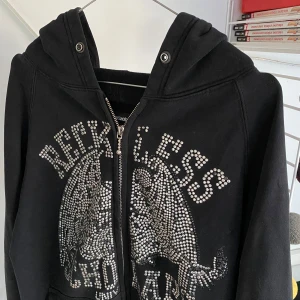 RECKLESS SCHOLARS hoodie - Säljer min svarta Reckless Scholars hoodie som är i bra skick.