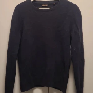 Fin Stenström tröja - Fin Stenström Crewneck, finns fler bilder. Säljer då den har blivit för liten. Inga defekter eller liknande. Fråga frågor, fler bilder finns. 