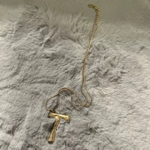 Guld halsband  - Skick:8/10 knappt använd  Från: vet tyvärr inte 