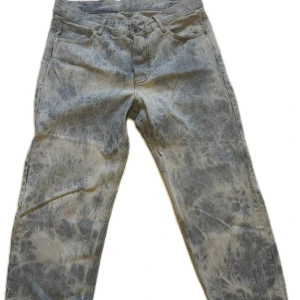 Sweet Loose Jeans i bomull - Säljer ett par Sweet Sktbs Loose Jeans i 100% bomull. Kommer helt enkelt inte till användning, skulle tippa på att jag haft på mig dom 5-6 gånger