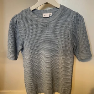 Stickad tshirt  - Använd en gång, så som ny🌟 nypris 299kr, säljer för 100kr