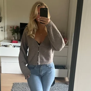 Brun stickad kofta - Jättefin brun kofta🤎🤎