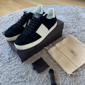 Valentino Flycrew - Säljer nu dessa Flycrews! | I stort sätt som nya förutom en saknad nit! | Allt OG ingår! | Ställ gärna frågor