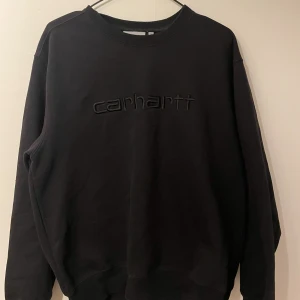Carhartt sweatshirt  - Säljer en Carhartt sweatshirt i storlek M, skick som ny endast använd fåtal gånger. 