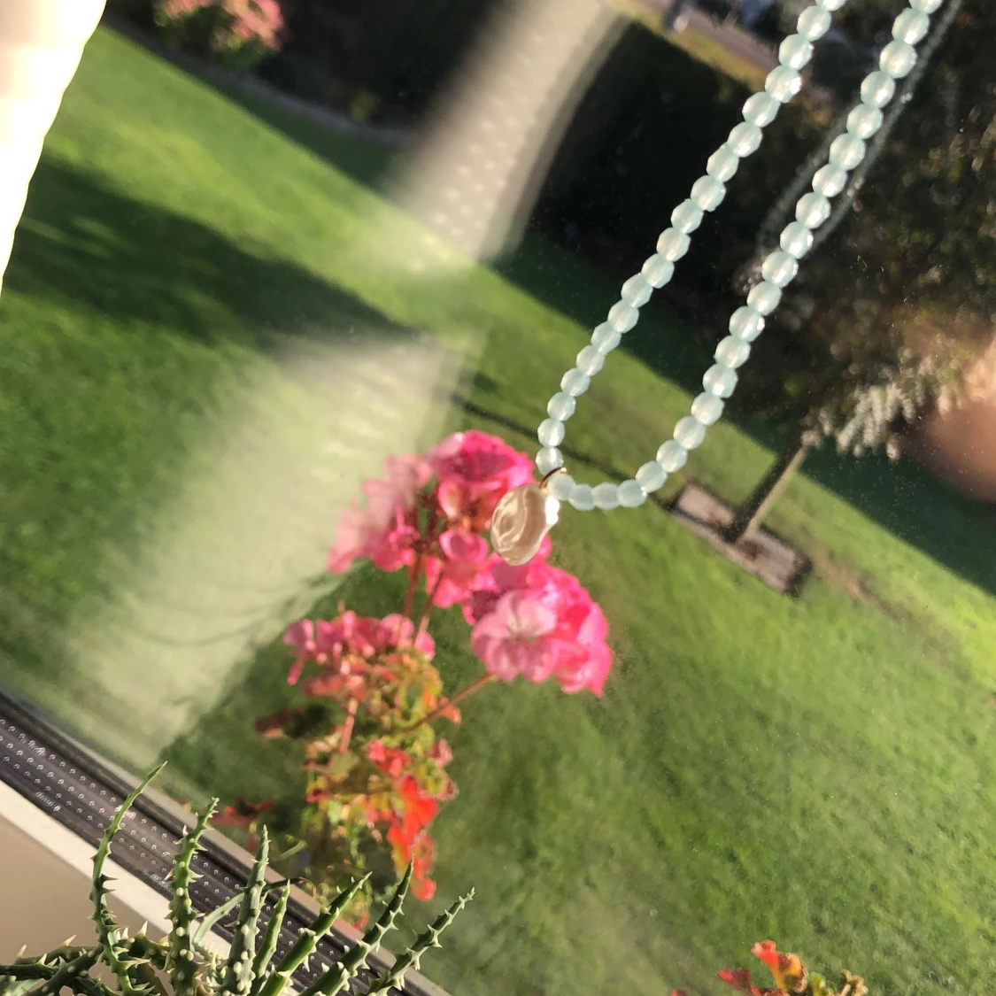 Blått halsband med pärldetalj - 91