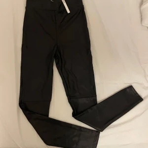 Skinnbyxor  - Oanvända. Jätte snygga, 