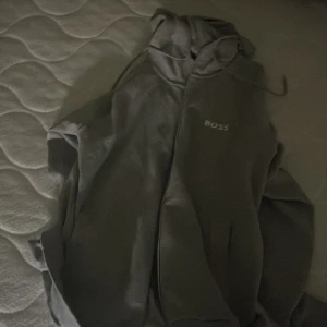 Hugo boss hoodie - Typ aldrig använd riktigt bra skick som ny