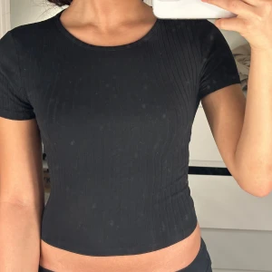 T-shirt  - Säljer den här fina t-shirten från new yorker då den inte kommer till användning längre. Jätte fin och är i storlek xs. 