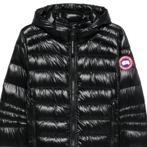 Canada goose hooded crofton jacket - Jackan är använd några gånger men nästan helt ny. Storlek: M Jackans original världe är 10 tusen ungefär och jag säljer den för ungefär 5-6 tusen, pris kan diskuteras🤝 