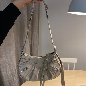 Väska - Säljer denna väska då den ej används🥰