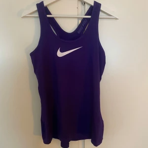 Nike Linne - Lila Nike Linne storlek M. 
