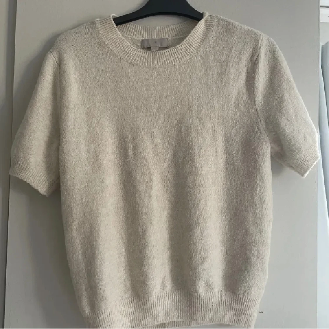 Beige stickad kortärmad tröja från hm - 90