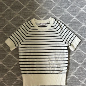 Holly white tröja  - Köpt på Lindex. Ej använd. 