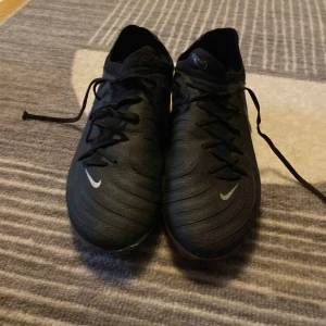 Nike fotbollsskor  - Ett par fotbollsskor använd inga stora skador,utan box  