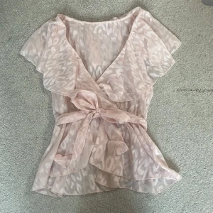 Rosa blus - Strl S, oanvänd💕