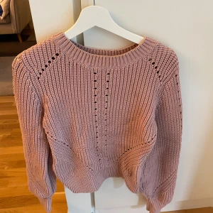 Gammalrosa tröja från H&M - Jättebra skick 