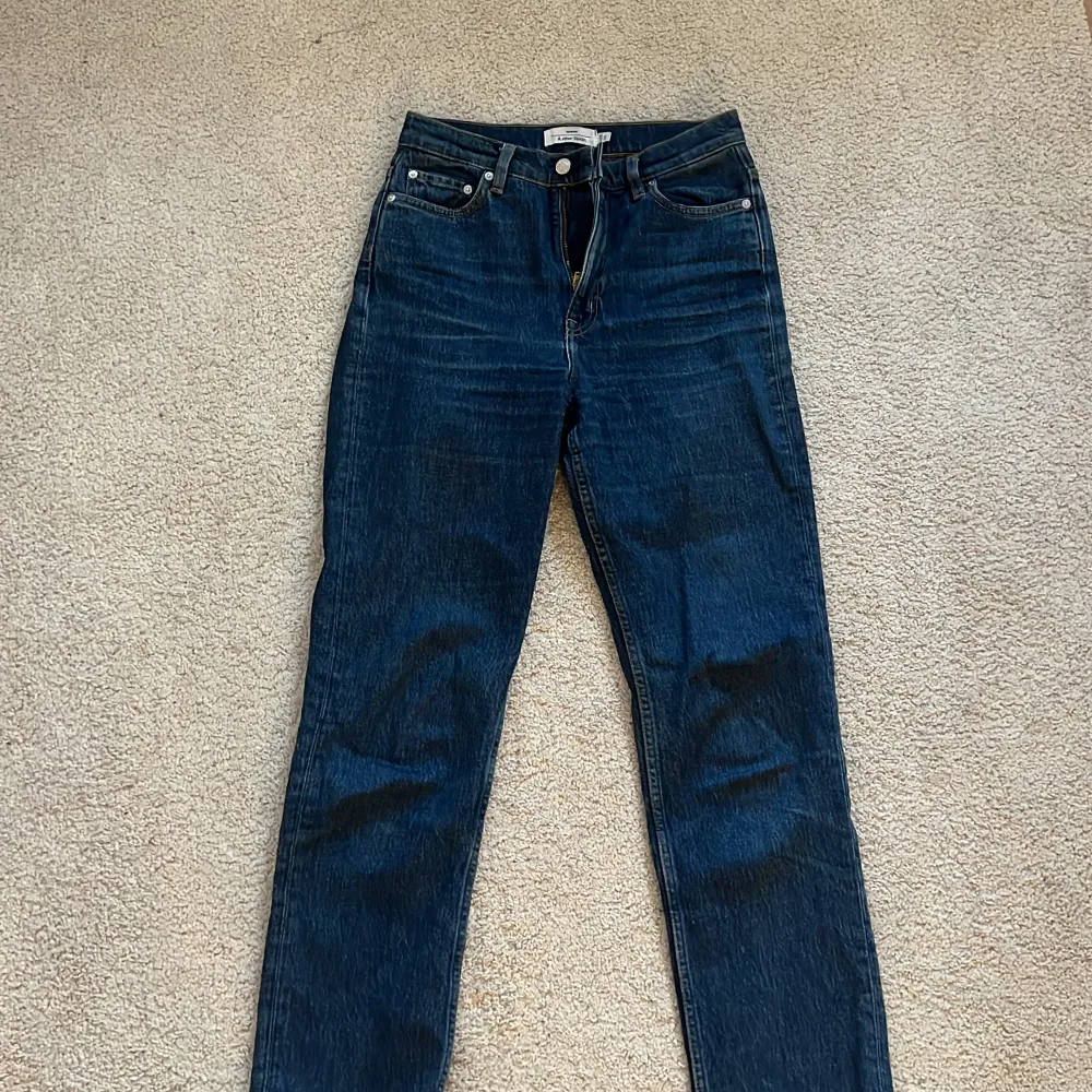 &otherstories Jeans, högmidjade och slutar vid anklarna på mig som är 173 cm. Raka jeans. Jeans & Byxor.