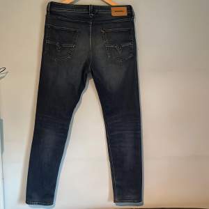 Riktigt snygga straight/slim diesel jeans Riktigt bra skick 9/10 W31 L32 Priset är inte hugget i sten!