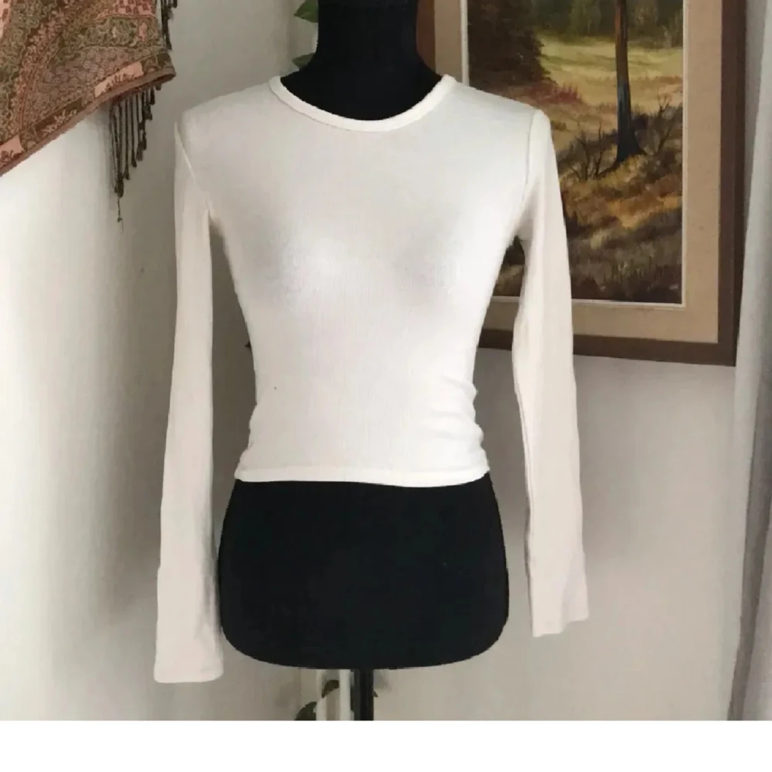 Vit ribbad långärmad magtröja
