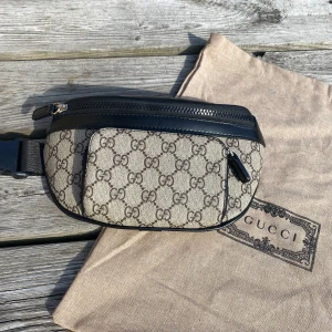 Gucci midje väska - Gucci väska beige. Helt ny, skriv privat om du har fler frågor 🤝