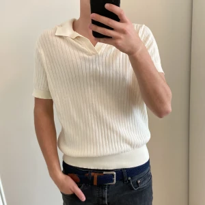 Piké - Säljer denna sköna sommar tröja/piké. Bra skick i storlek S ifrån Riley