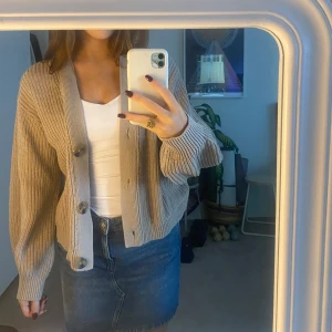 Stickad Kofta - Aldrig använd 