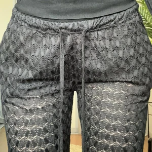 NYA spets byxor från Madlady - Snygga svarta spets byxor från Madlady. Lågmidjade. Modell Mia black. Stl XS längd regular. Storleksguide finns på madlady.se Endast provade så i absolut nyskick! Ord nypris 599kr.