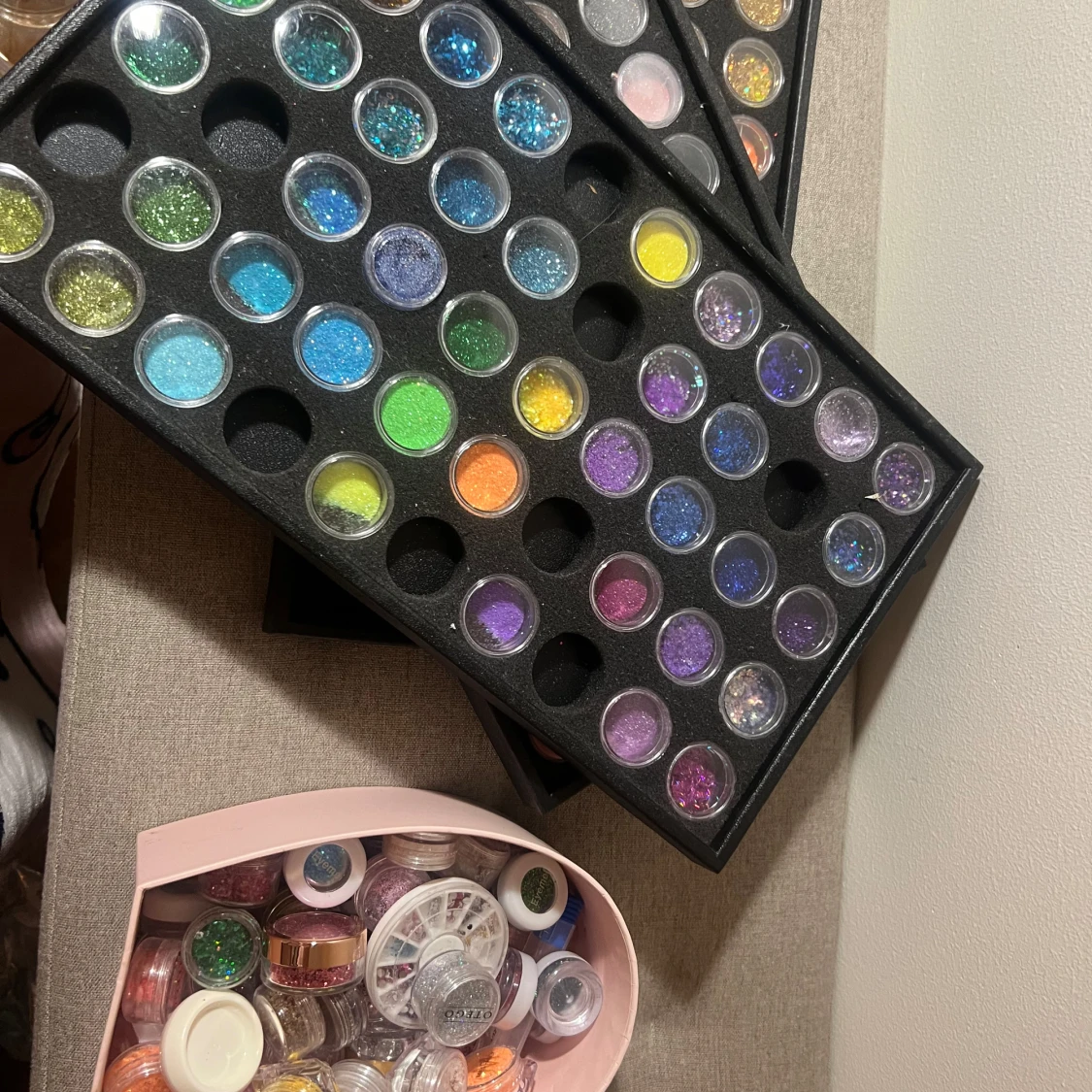 Stor samling av smink och tillbehör - 91