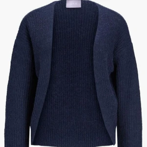 Stickad kofta/cardigan - Använd ett fåtal gånger. Köpt på Nelly från märket JJXX för 399 kr. Helt slutsåld.