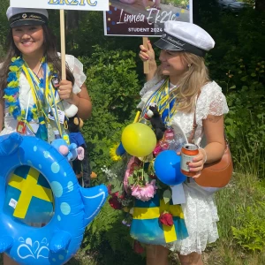 Studentklänning - Säljer min älskade studentklänning💕 använd endast 1 gång, inga defekter eller synliga tecken på användning. Orginalpris 900kr