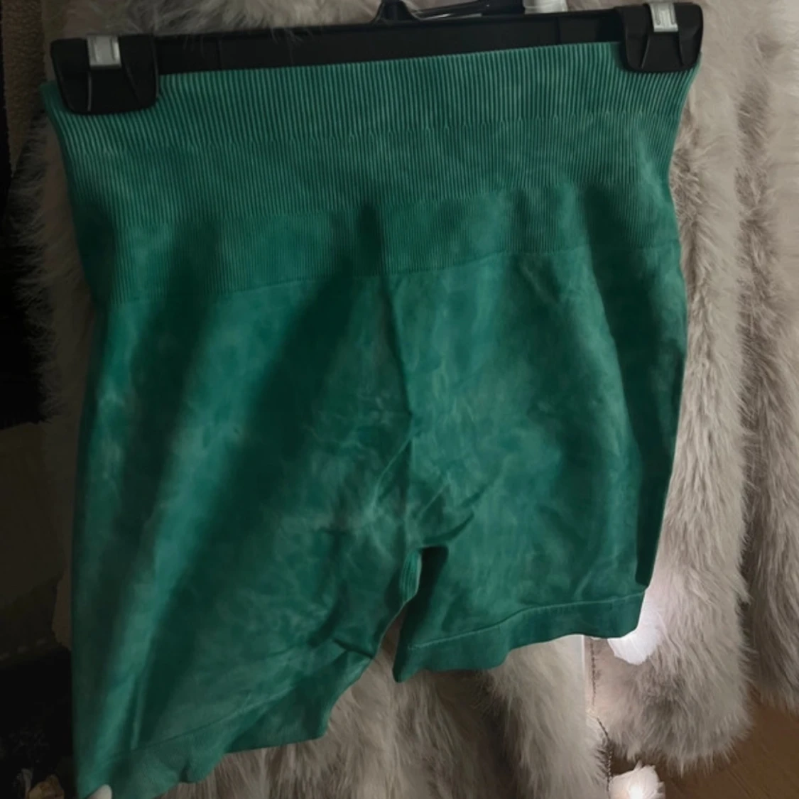 Gröna shorts från Peach Pump med scrunch  - 1