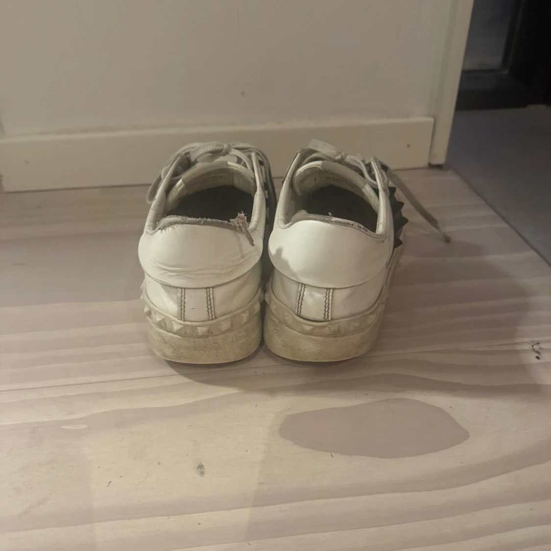 Valentino sneakers med svarta detaljer - 3