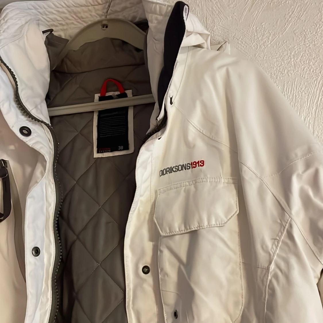 Vit parkajacka från Didriksons - 90