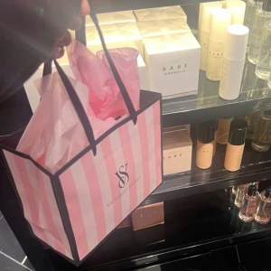 Victoria's Secret påse - om du har några frågor vänligen fråga💖(säljer 1 påse) 