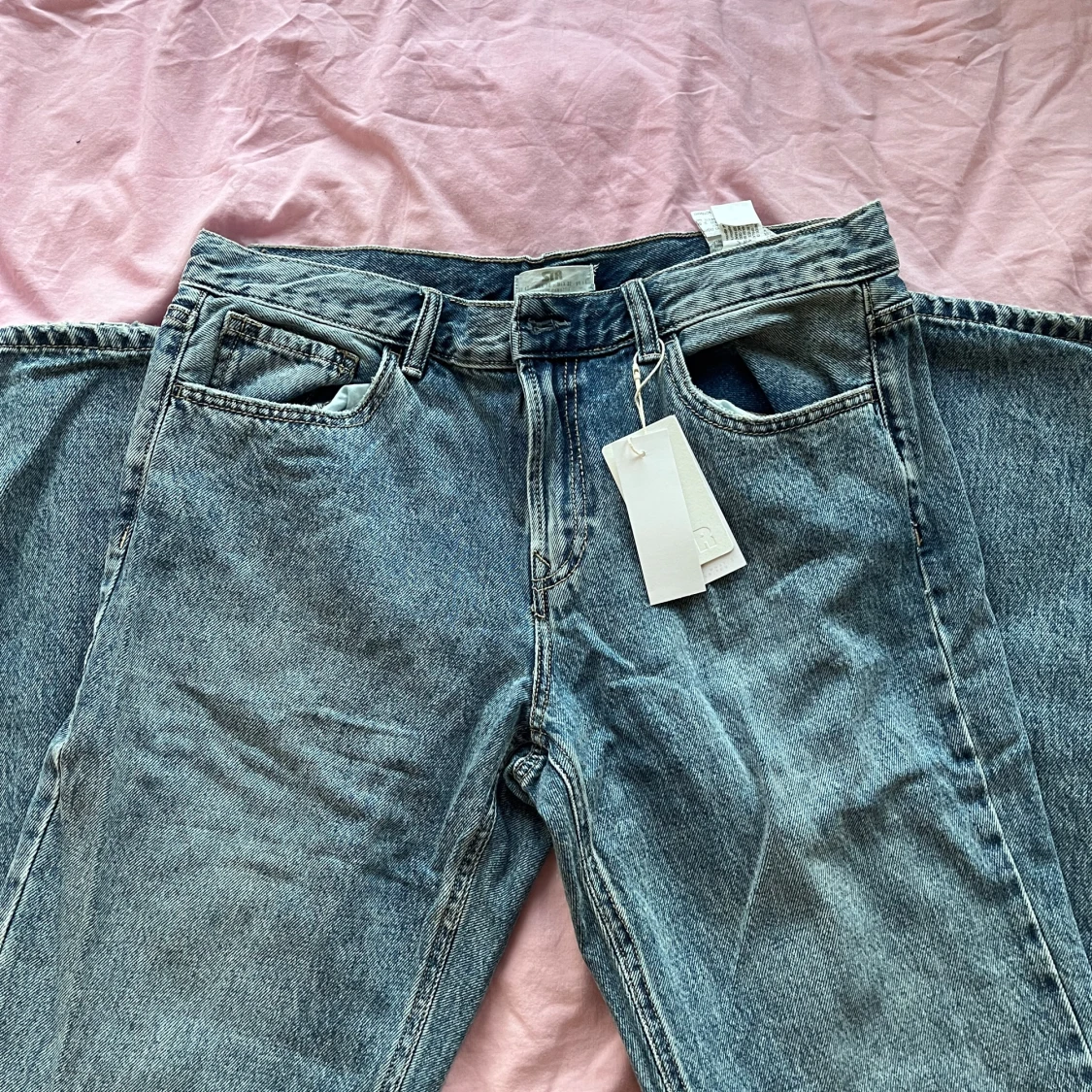 Blå jeans med rak passform