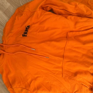 Fanta hoodie M - Använd en gång!