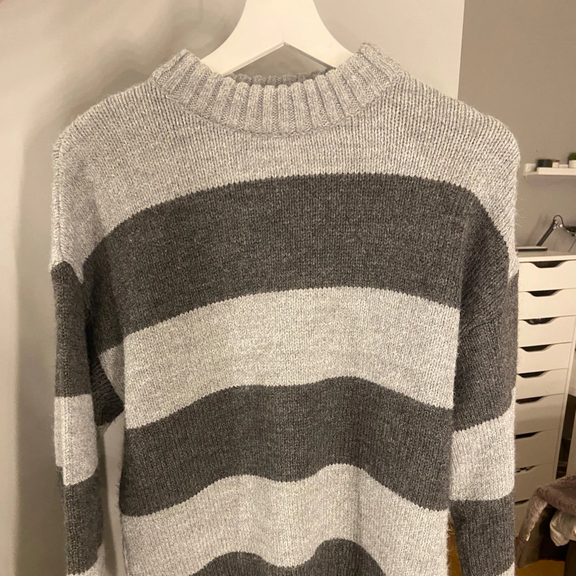 Stickad randig tröja - 1