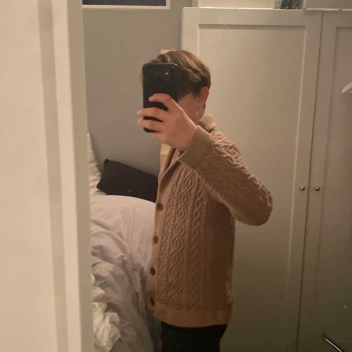 Beige stickad kofta med knappar - 92