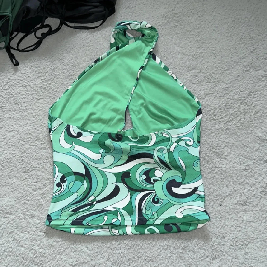 Grön mönstrad halterneck topp - 90