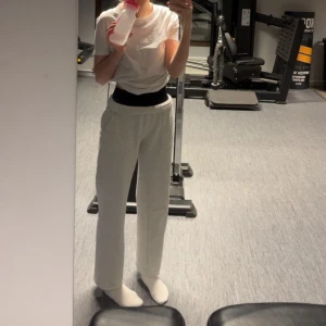 Lågmidjade mjukisbyxor  - Lågmidjade mjukis byxor från lager 157 fint skick 