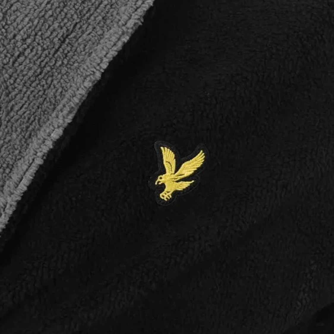 Svart morgonrock med broderad logga - 1