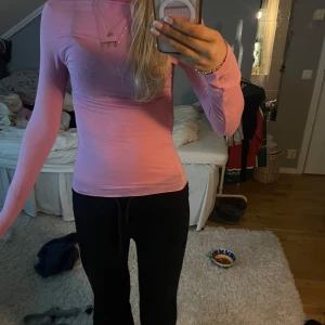 Intimisimi tröja - Säljer denna skit snygga helt oanvända rosa Intimisimi tröjan, säljer pga att jag ej får användning🤍 