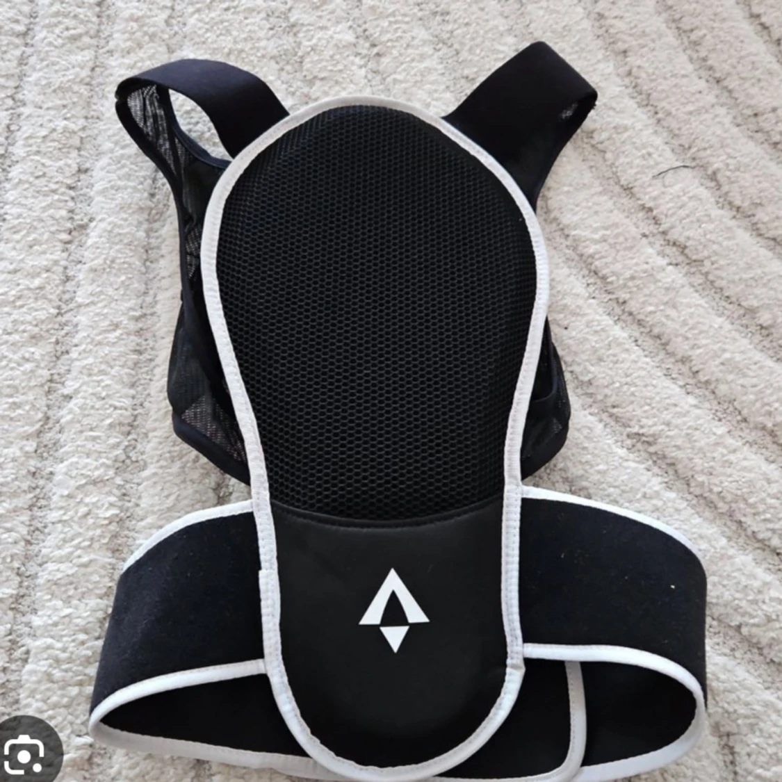 Svart ryggskydd från TecnoPro