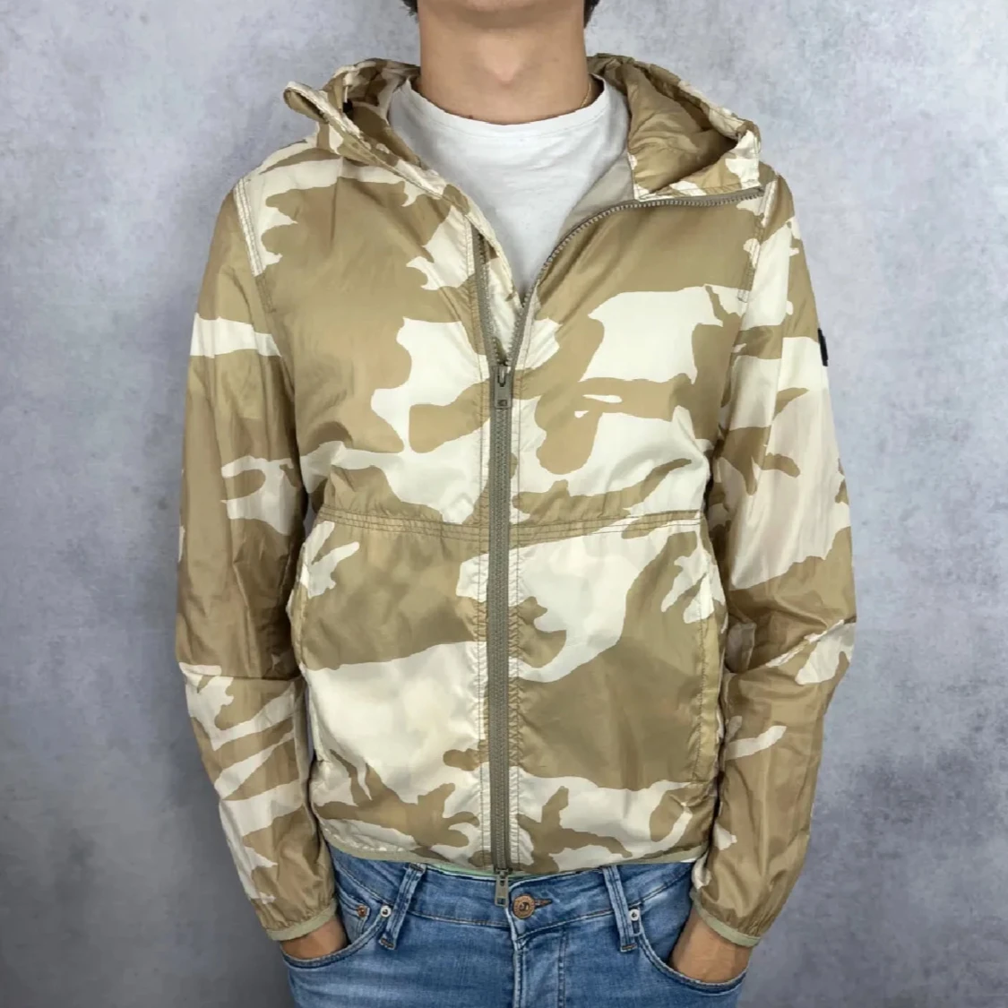 Beige och vit camouflagejacka från Woolrich - 1