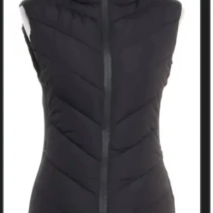 Zara vest - Svart väst som är väldigt fim och som går att matcha till nästan alla kläder.