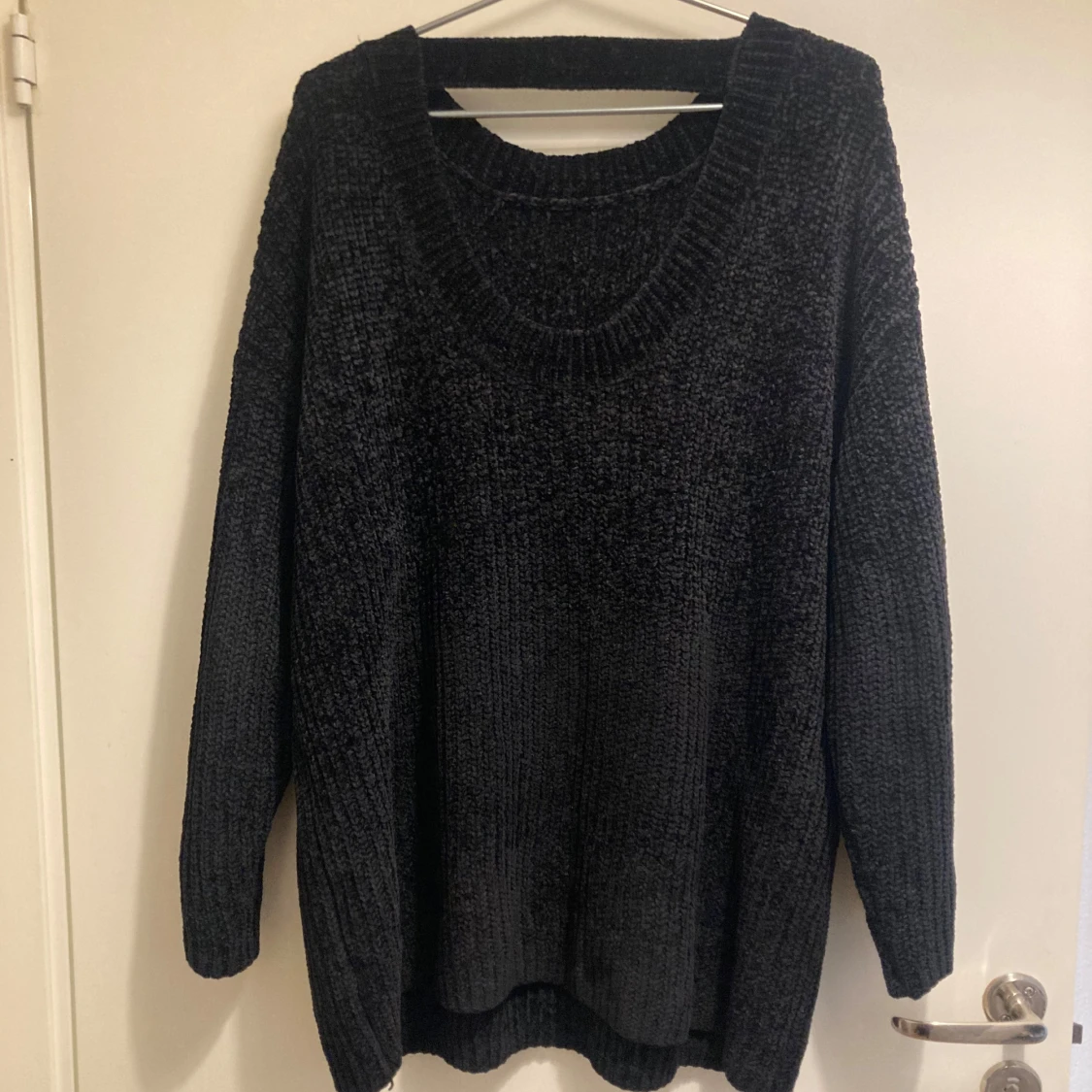 Svart stickad tröja - 1