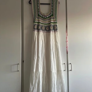 Finaste klänningen jag har ägt men aldrig använd  - En fin klänning som är verkad upp till, aldrig använd då jag inte har haft någon tid att använda den, men lappen är tyvärr borta då jag ville behålla den efter beställning. Superfin och ÄLSKAR den verkligen men nu behöver den ett annat hem 🩷