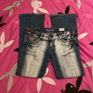 Crazy age jeans - Snygga bootcut low waist jeans från crazy age passar dig som bär xs/s🩷 har inga mått!